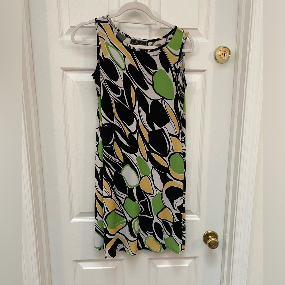 Lily Sleeveless A-Line Dress in Green, Black & Cream Abstract Print - XS